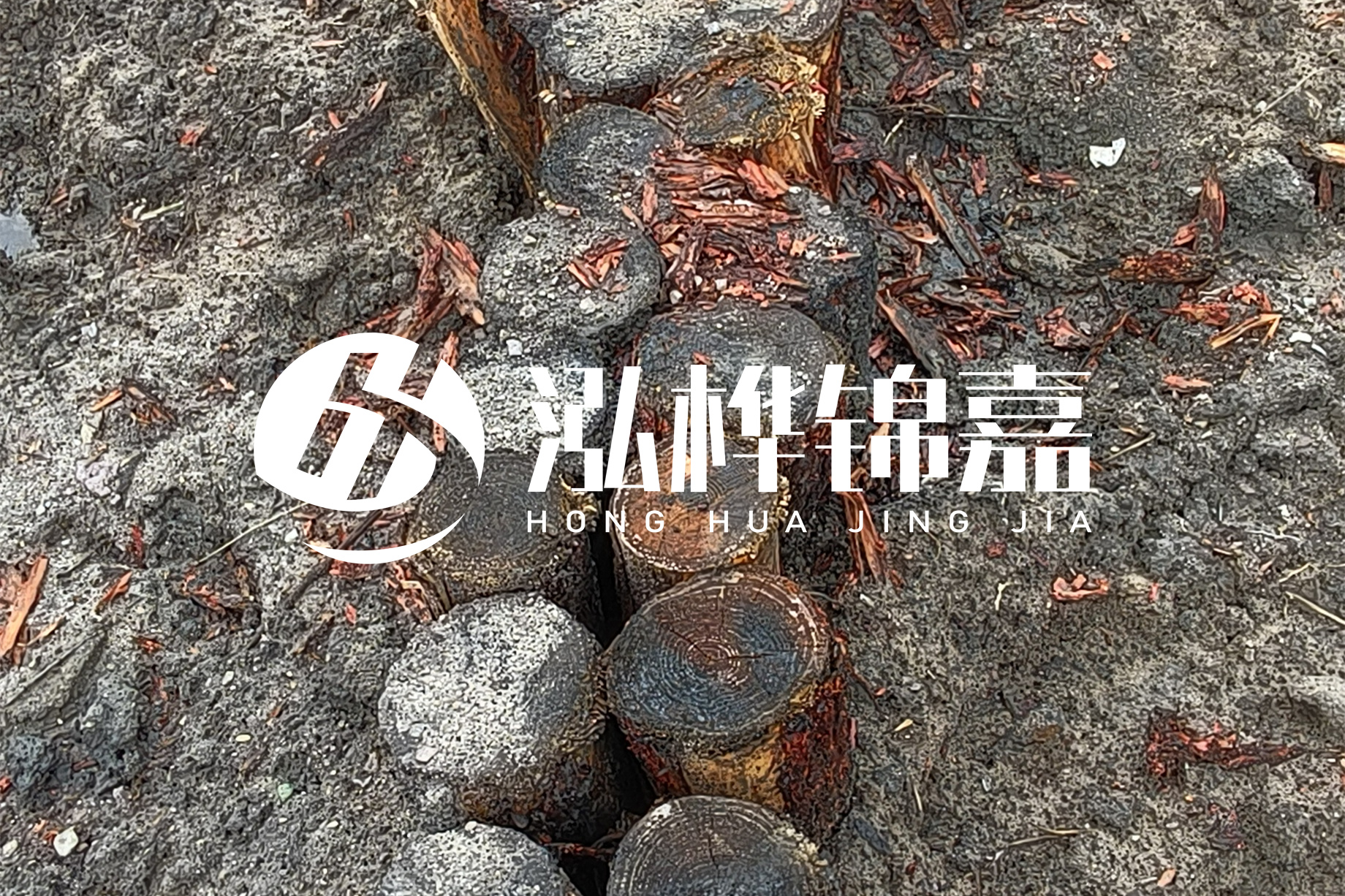 魚塘淤泥太多怎么清理？挖掘機(jī)清除淤泥的作用及方法