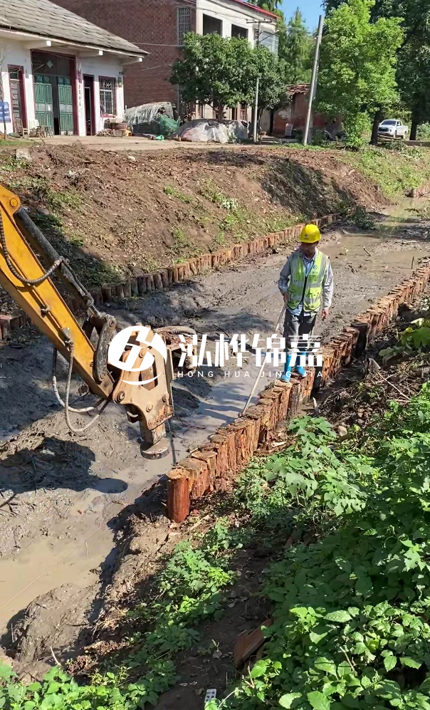 寧德河道清淤專業(yè)施工-挖掘機(jī)清理河底淤泥的深度如何控制？