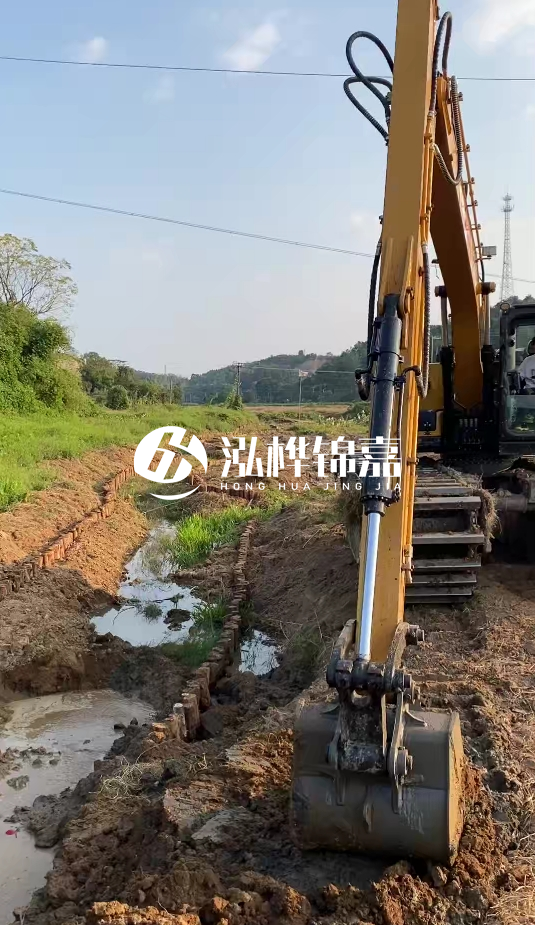 青島河道清淤專業(yè)施工-水挖機(jī)清淤適合哪些河道狀況？