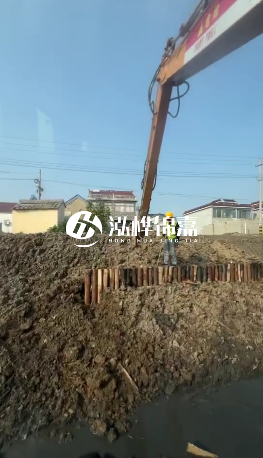 畢節(jié)市挖機(jī)打木樁專業(yè)施工-河道護(hù)坡木樁會(huì)不會(huì)腐爛？